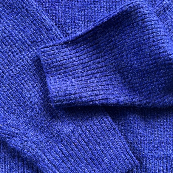 Gap Sweater - Picture 2 of 5